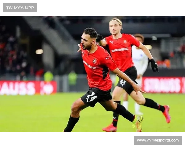 雷恩对阵巴黎:中场争夺战成胜负关键,主队防线残破难阻客队攻势